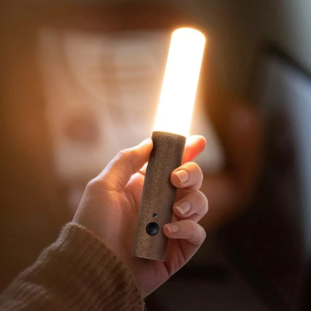 Luminária Recarregável com Sensor de Movimento