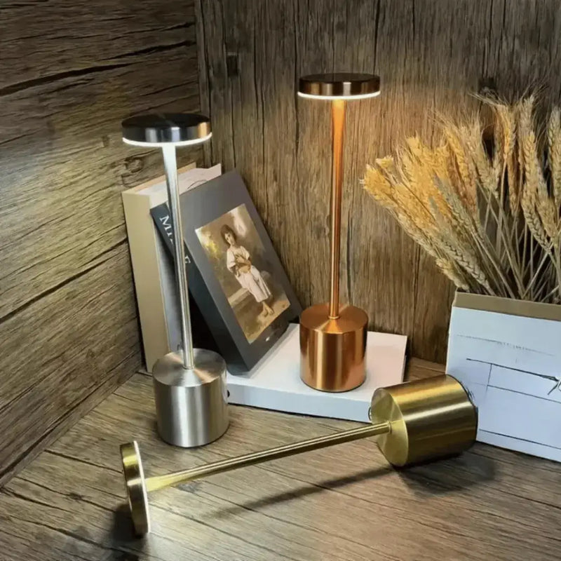 Lâmpada de Mesa LED Recarregável de Metal 01